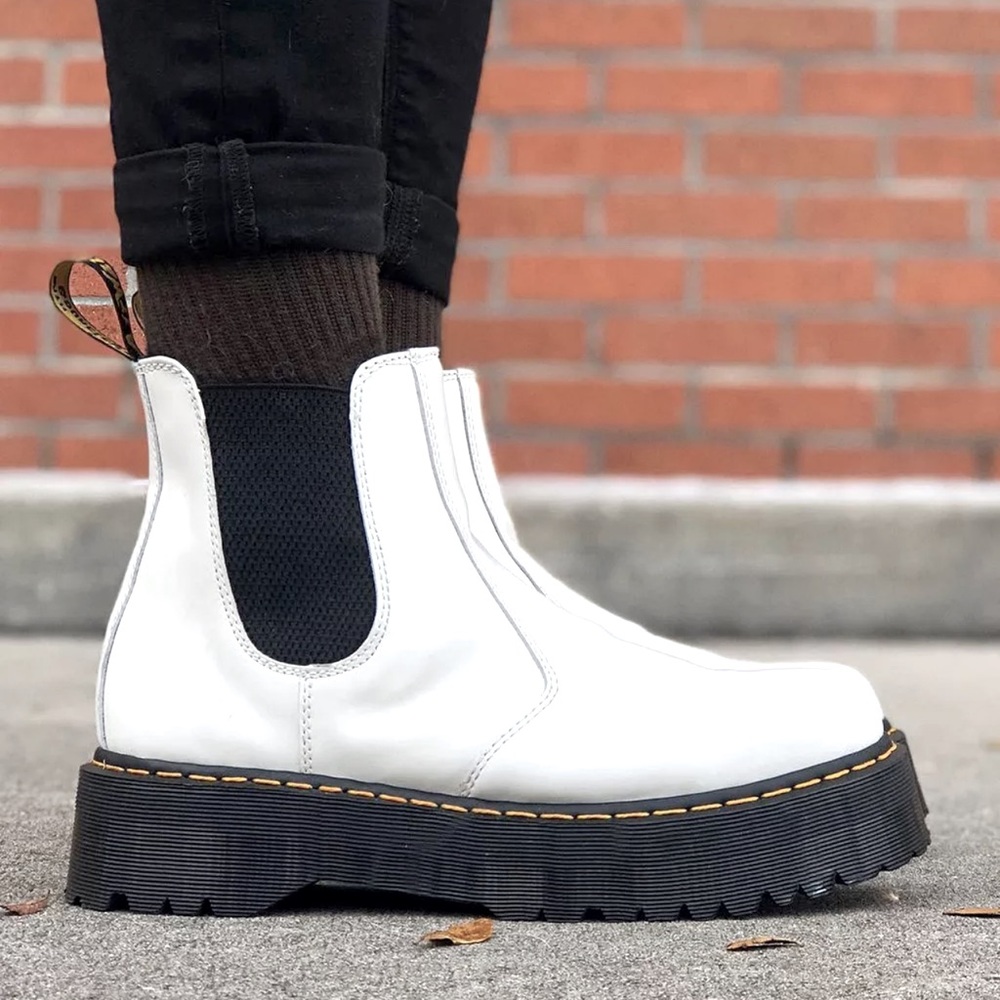 Dr. Martens 2976 Platform Chelsea Boots White Smooth Leather NWT Women’s 7